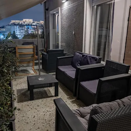 Patio & Acropolis View 2-bd Retreat Афины
