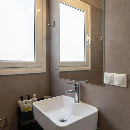 Patio & Acropolis View 2-bd Retreat Апартаменты