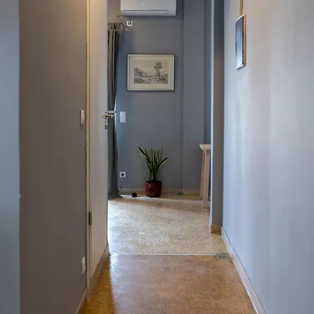 Patio & Acropolis View 2-bd Retreat Апартаменты Афины